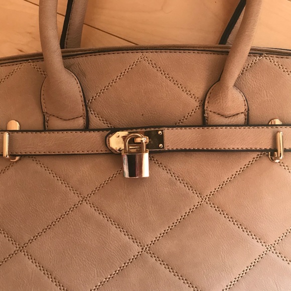 Classic handbag for work or party. - Picture 5 of 8